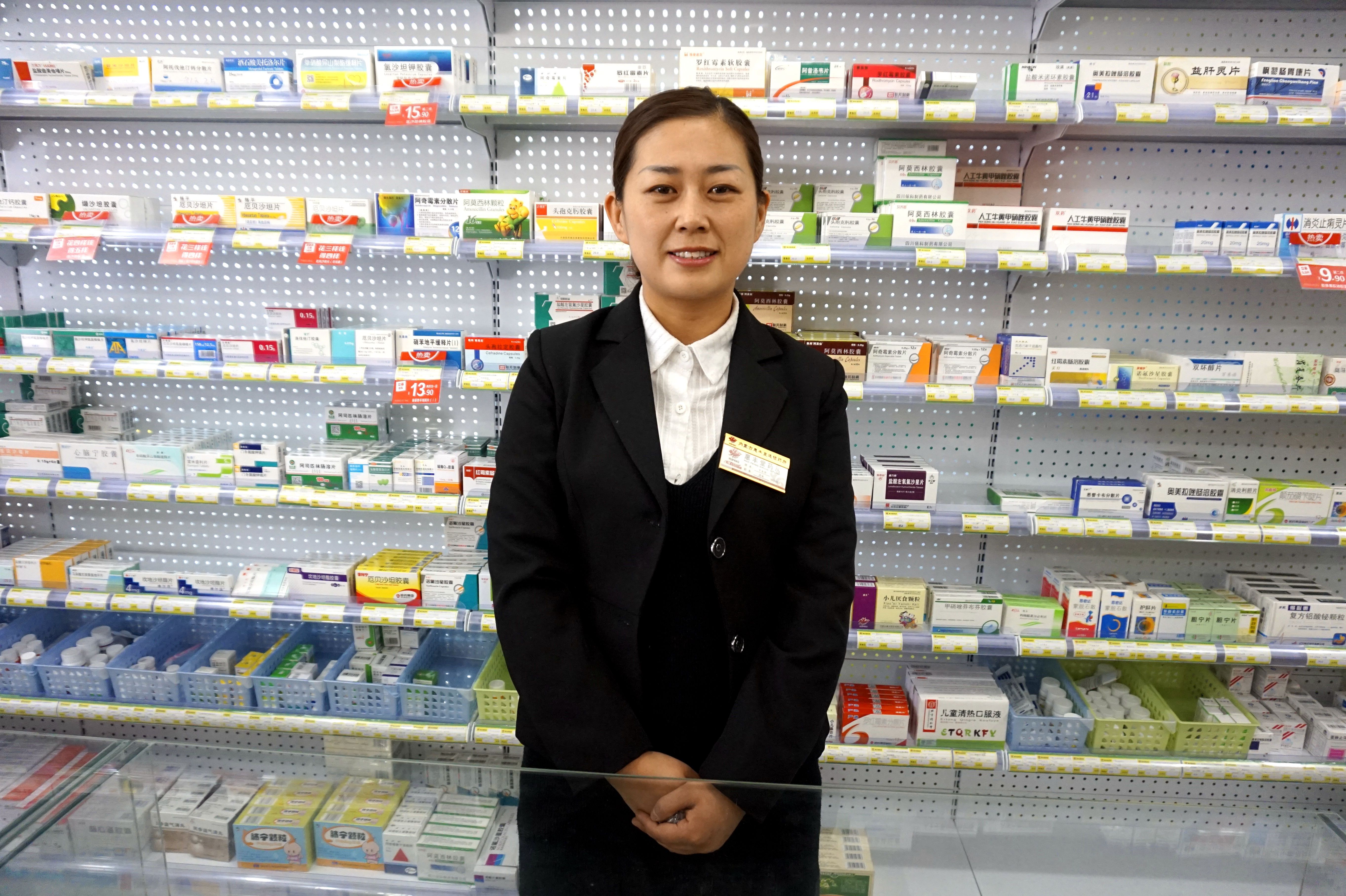 记录内蒙古一位85后药店店长 王永芳一天的生活 (图集)